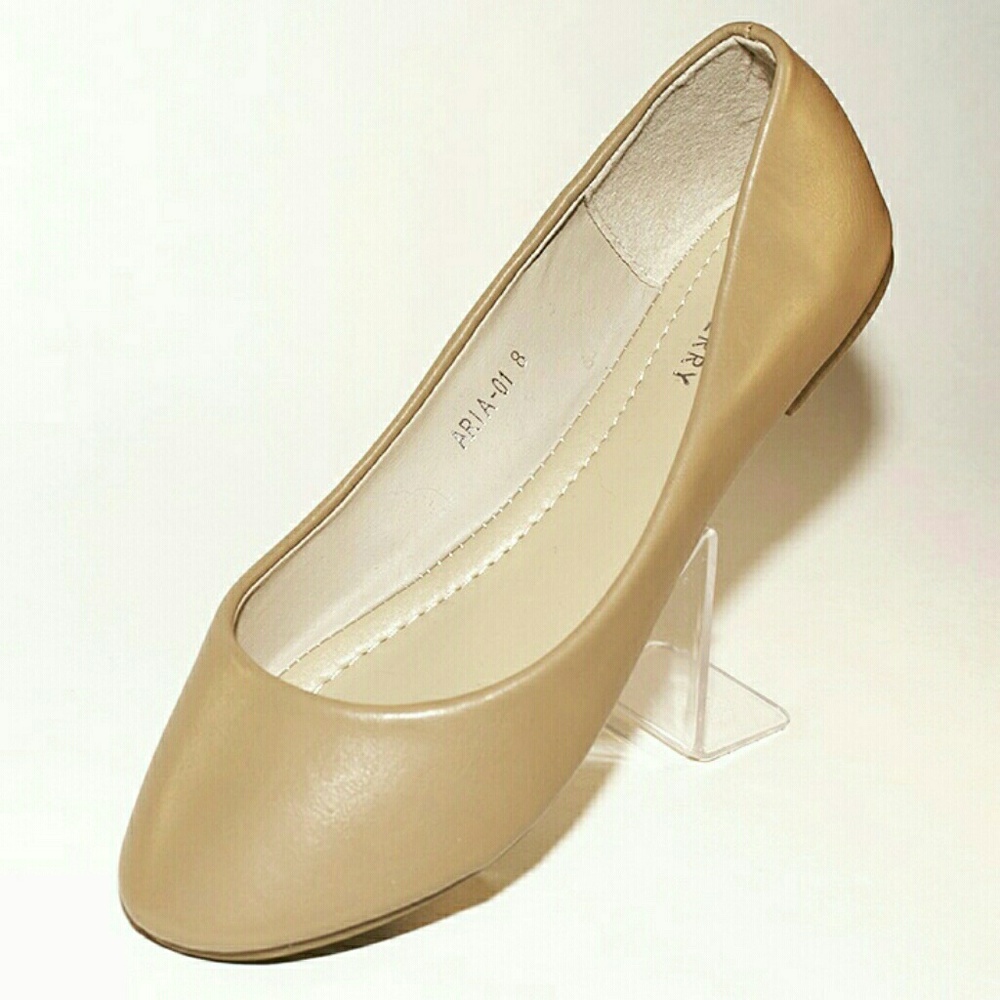 Riverberry beige pumps